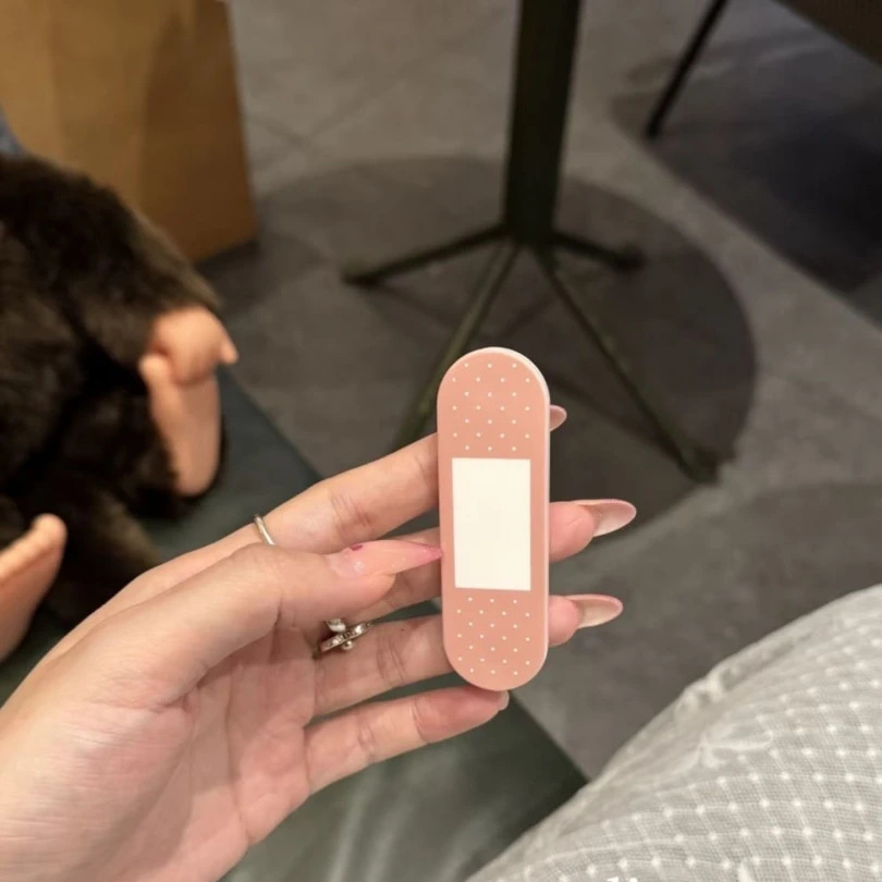 可愛い包帯型ホットドッグプッシュプル式スマホグリップホルダー - Bandage のレビューと価格